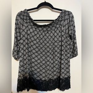 Maurice’s off the shoulder top with lace accents. Worn once. Size large.